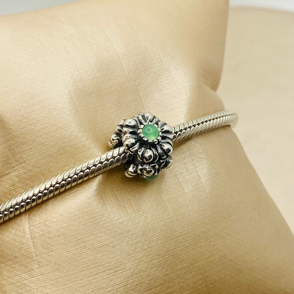 EUC Pandora 790580CH Sterling Silver May Birthday Blooms Bead w/ Chrysoprase - Picture 7 of 11